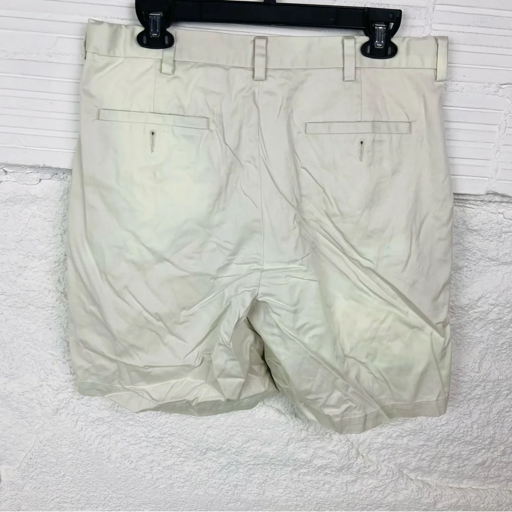 Haggar Men's cream cotton Flat Front Shorts size 34